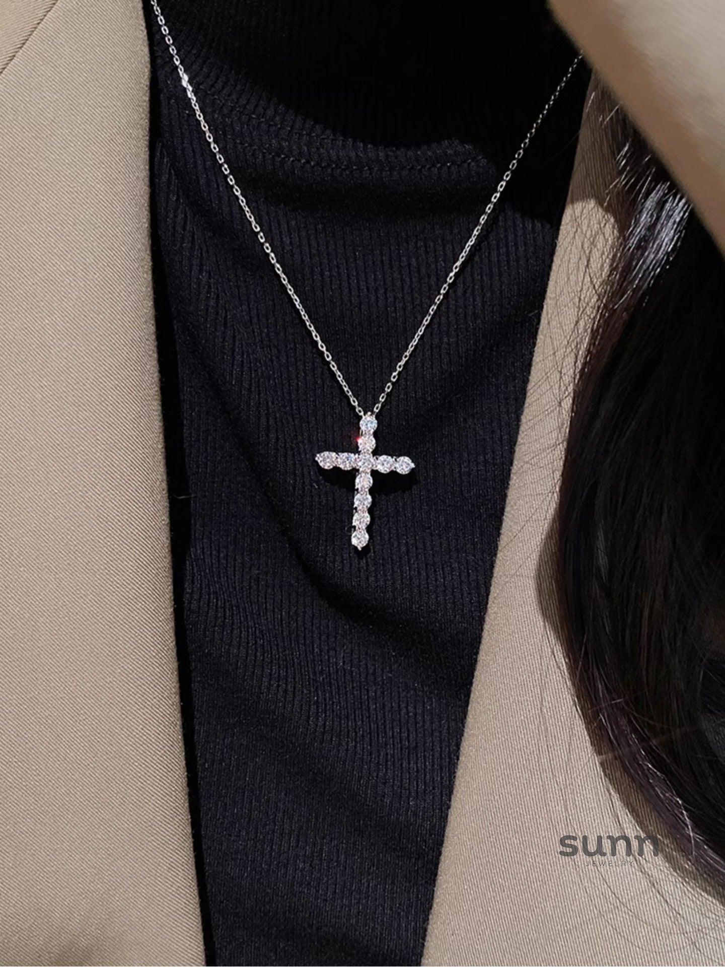 Faustina Dainty Cross Necklace [IL2E7HXF]