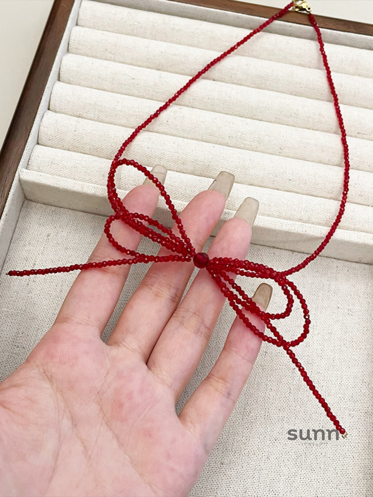 Faye Crystal Bow Choker Necklace [R4LYCXQF]