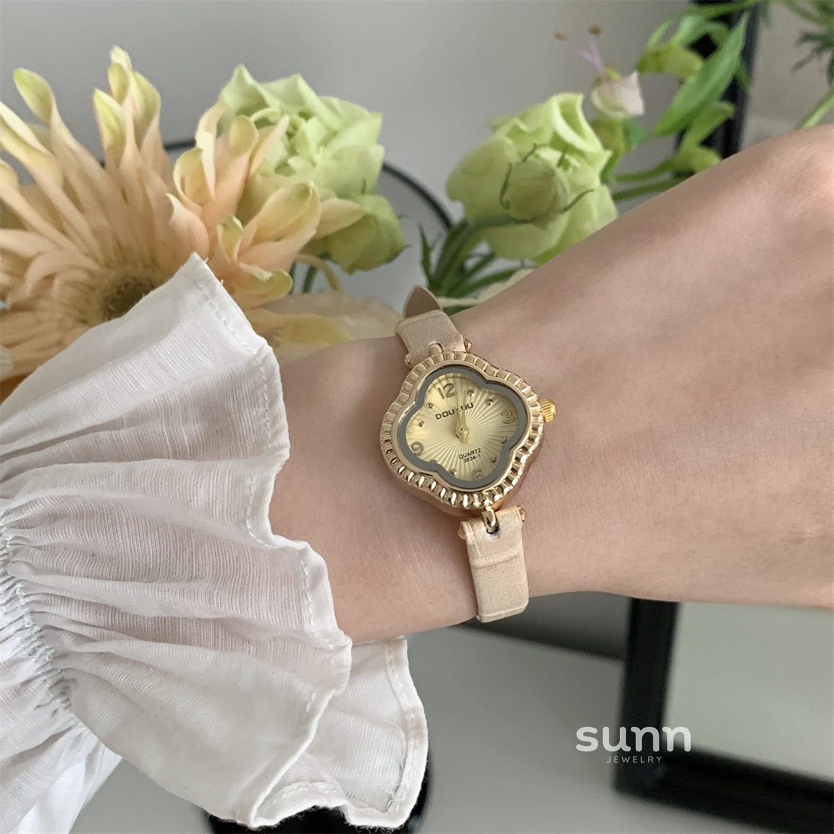 Faye Four-Leaf Clover Watch [0RM46RHA]