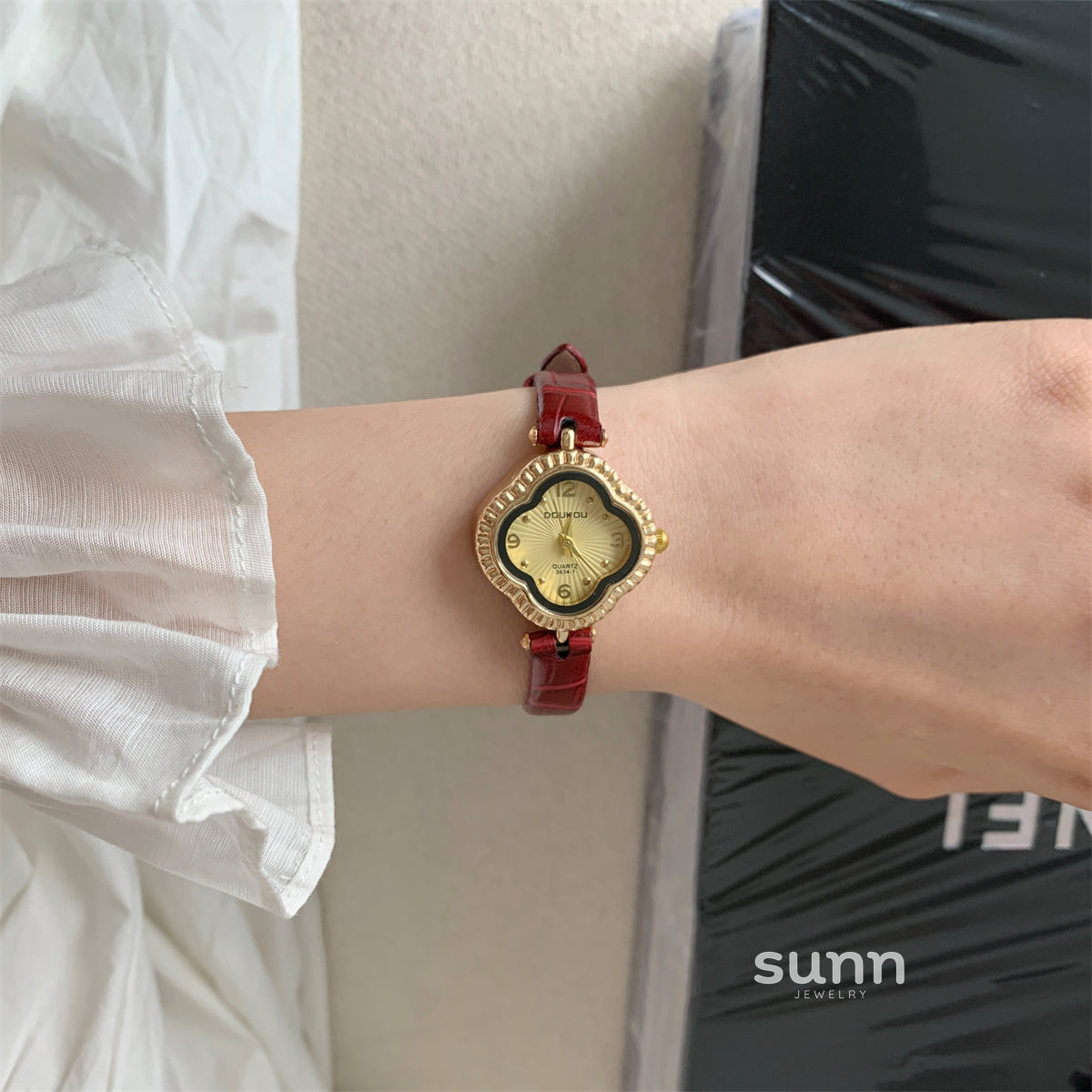 Faye Four-Leaf Clover Watch [L6X9DCAG]