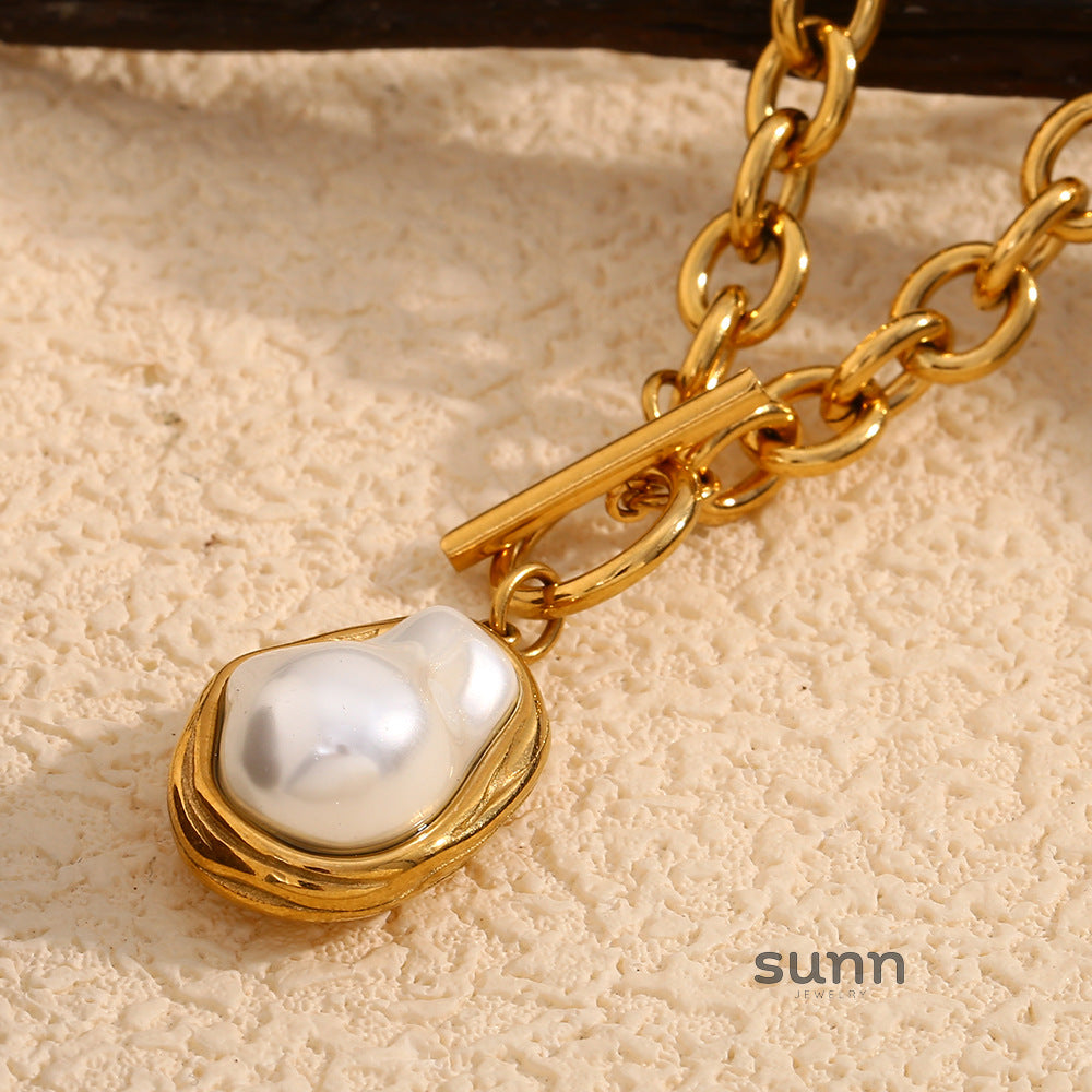 Finlee Pearl Toggle Necklace [V18BXK7N]