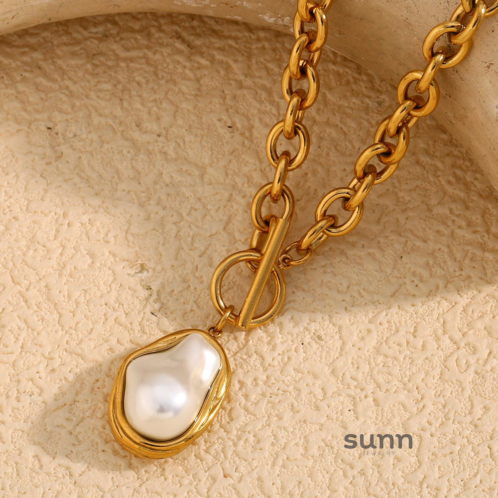 Finlee Pearl Toggle Necklace [93SQPLHN]