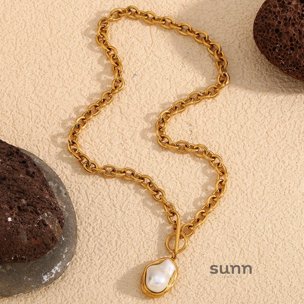 Finlee Pearl Toggle Necklace [U3RM6YN0]