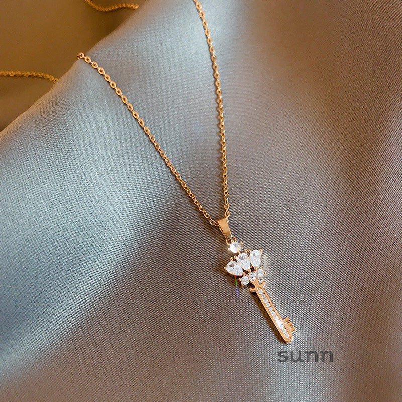 Forever Rose Gold Key Pendant Necklace [IAV6TF6D]