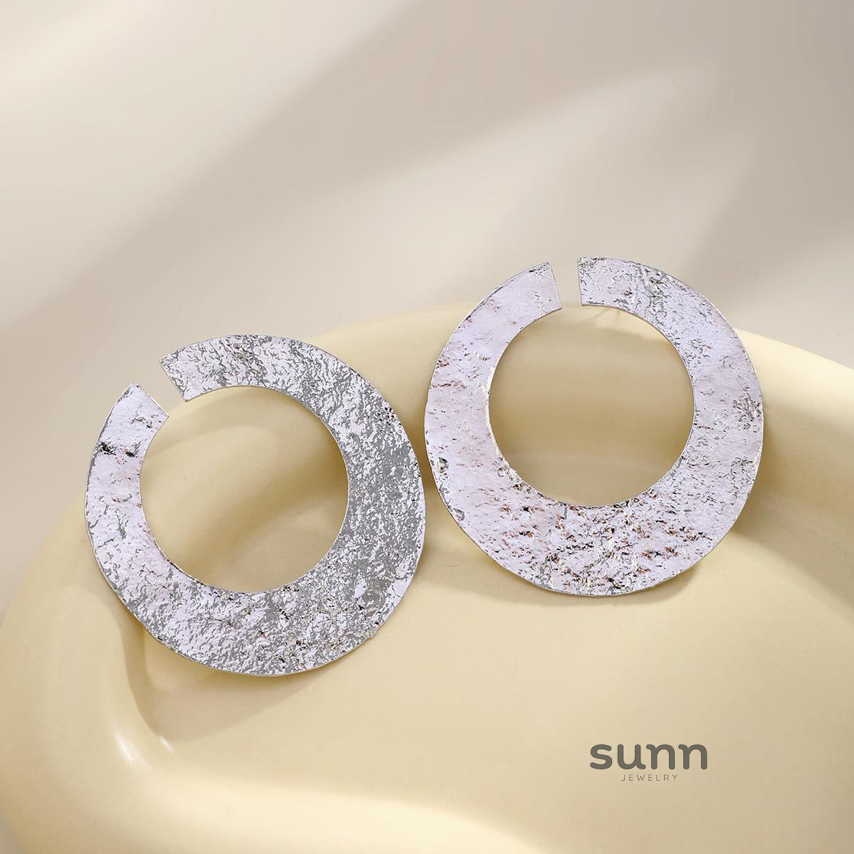 Fraidy Asymmetric Textured Earrings [BOGQ37KD]