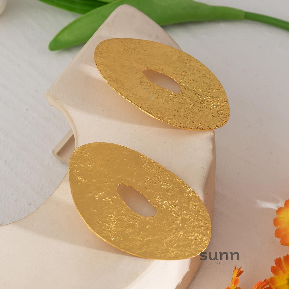 Fraidy Asymmetric Textured Earrings [5VO8PKNL]