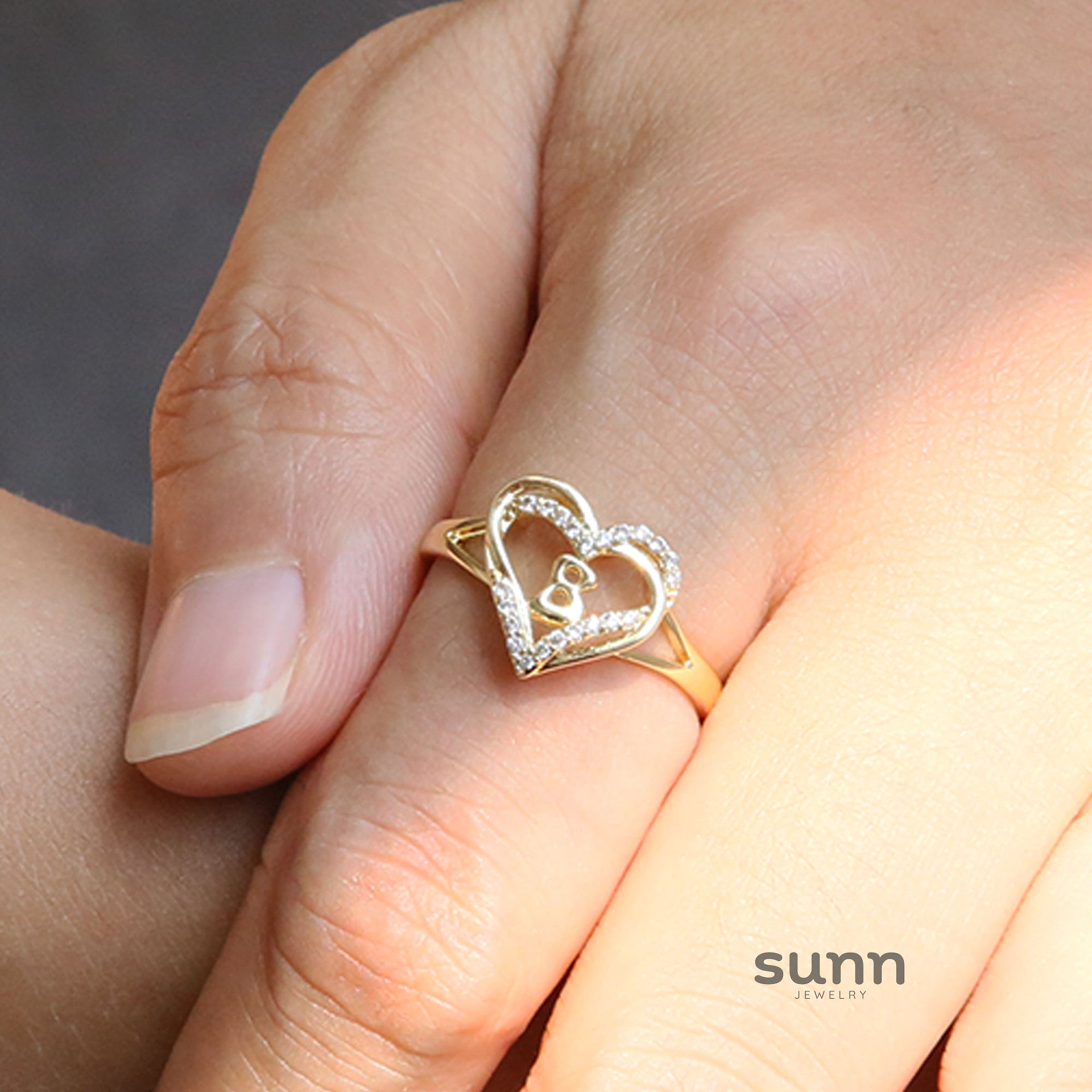 Fraidy Gold Heart Initial Ring [AEGBUND1]