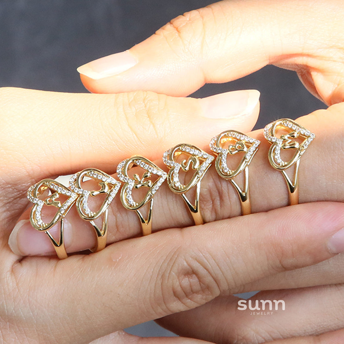 Fraidy Gold Heart Initial Ring [K3HUDJMB]