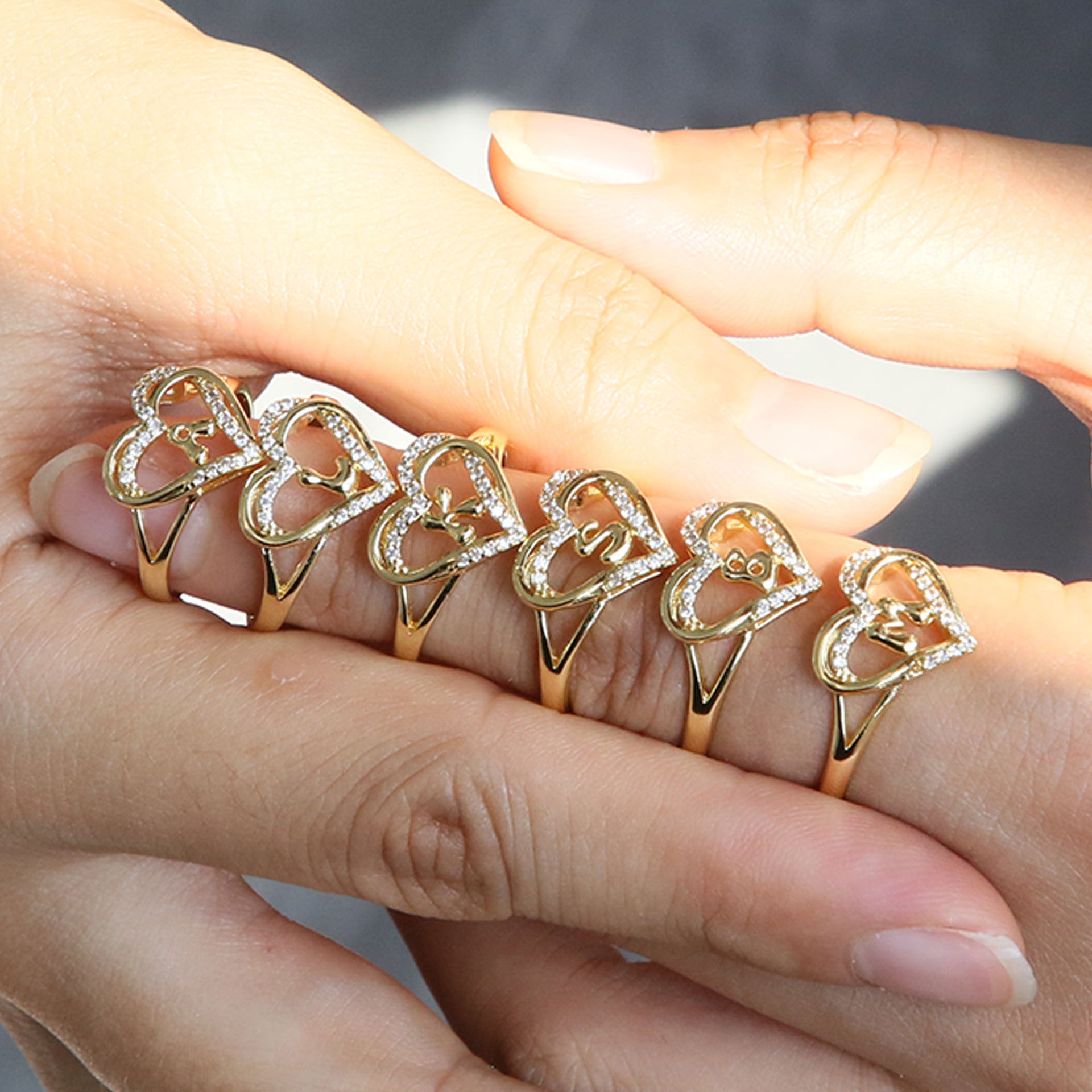 Fraidy Gold Heart Initial Ring [K3HUDJMB]