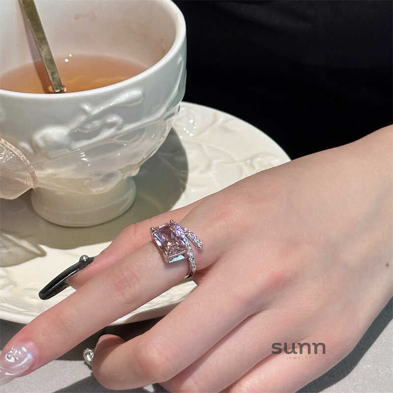 Frances Zircon Cherry Blossom Ring [FLIKKF6N]