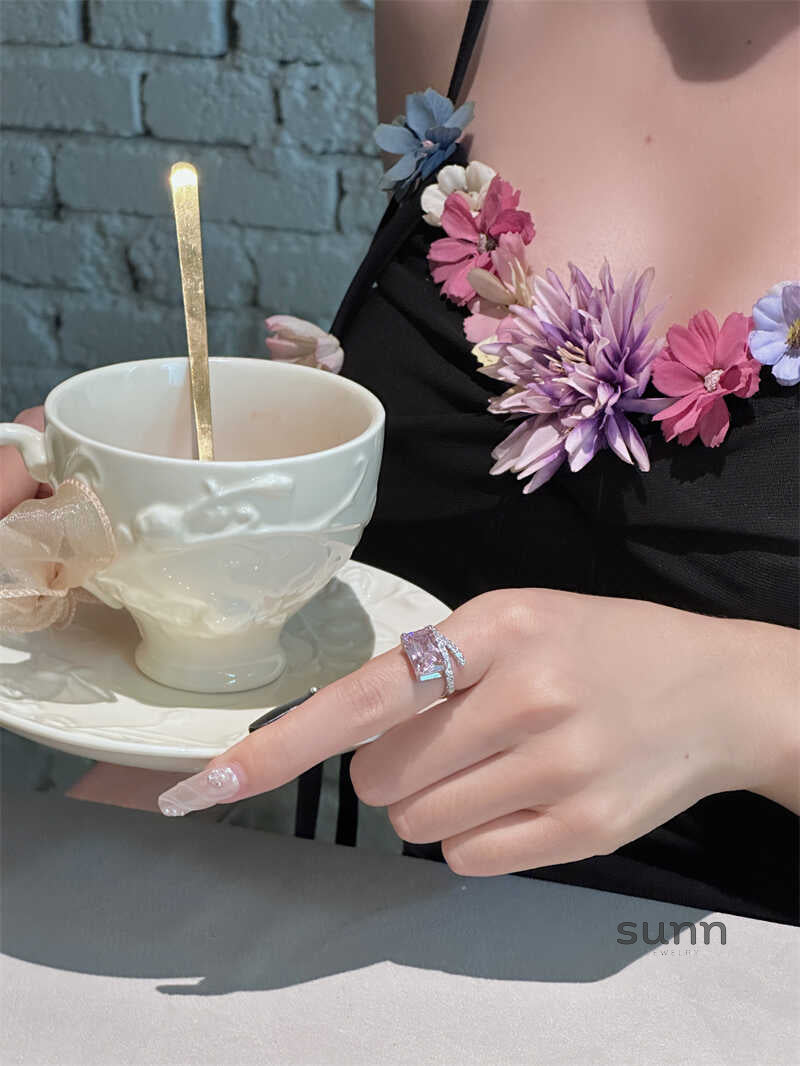 Frances Zircon Cherry Blossom Ring [QU44VXBT]