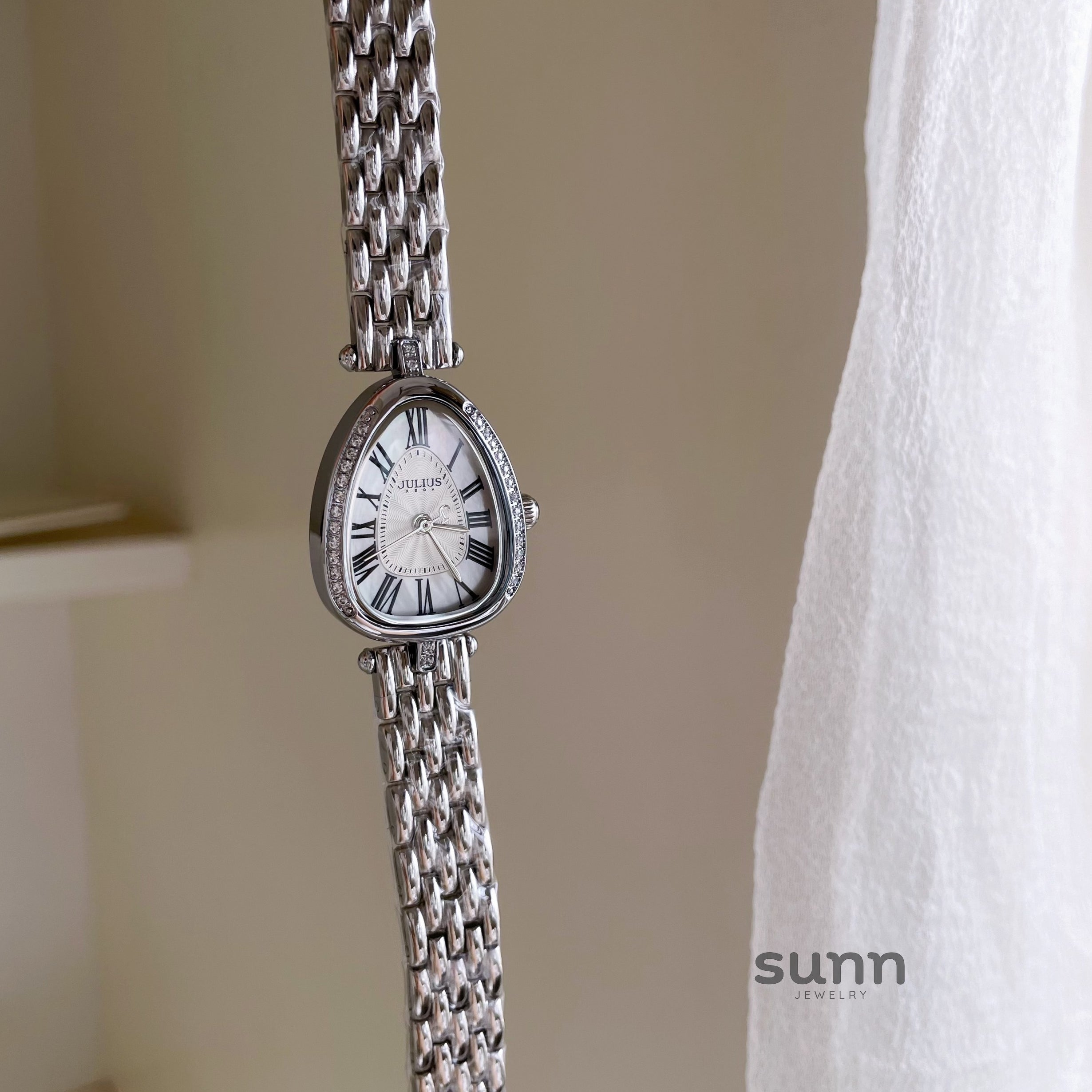 Franchesca Serpent Steel Bracelet Watch [4FHLVBC7]