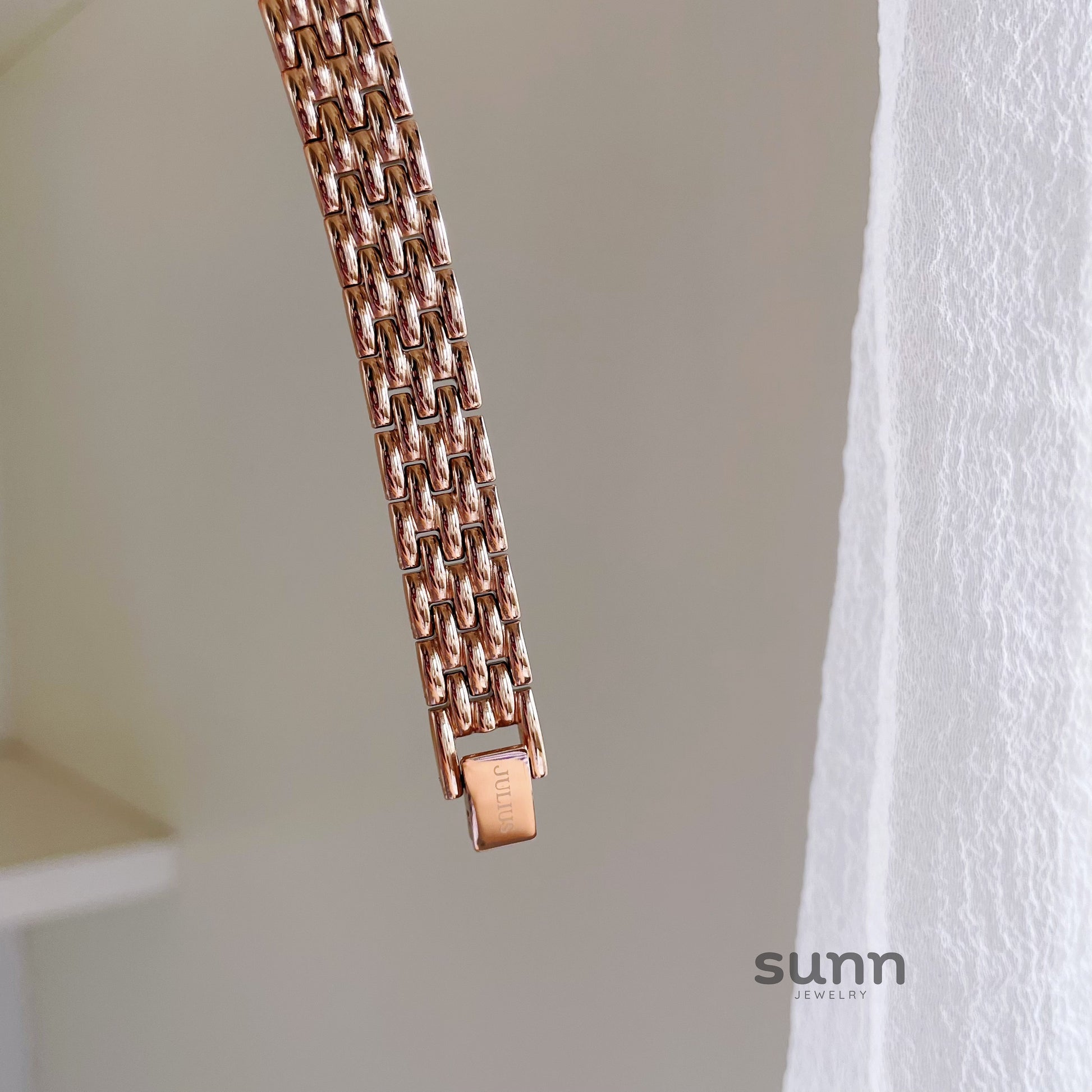 Franchesca Serpent Steel Bracelet Watch [NJZTK2L0]