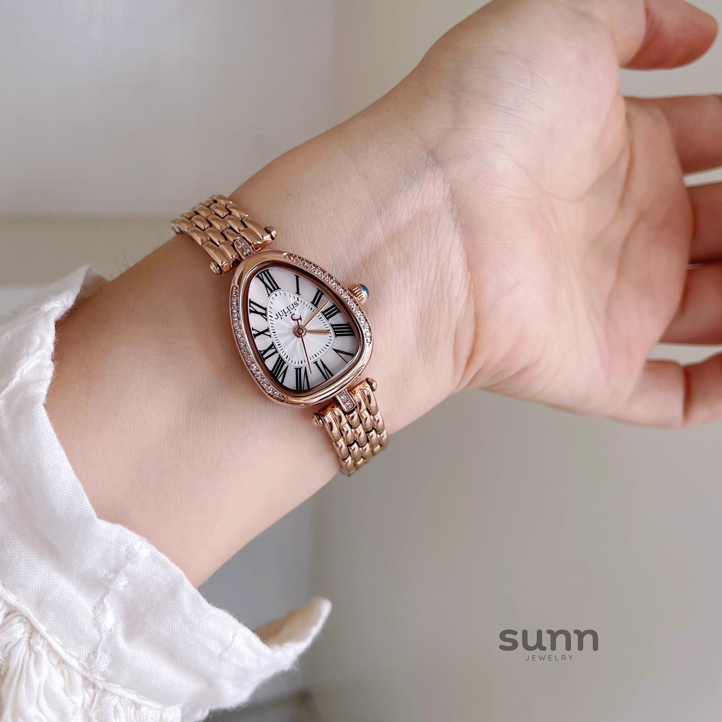 Franchesca Serpent Steel Bracelet Watch [TGXINFNO]
