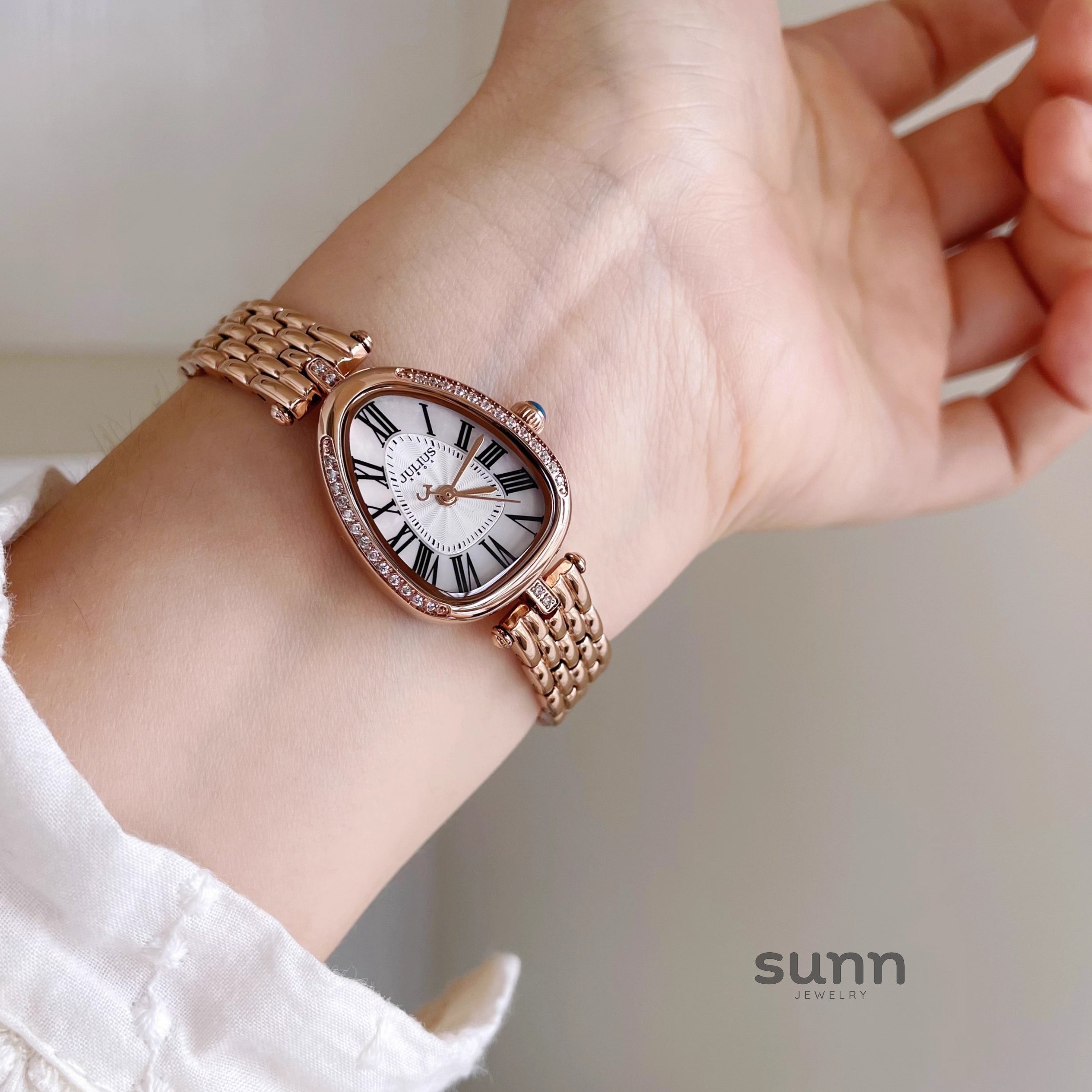 Franchesca Serpent Steel Bracelet Watch [TBJZXSK8]