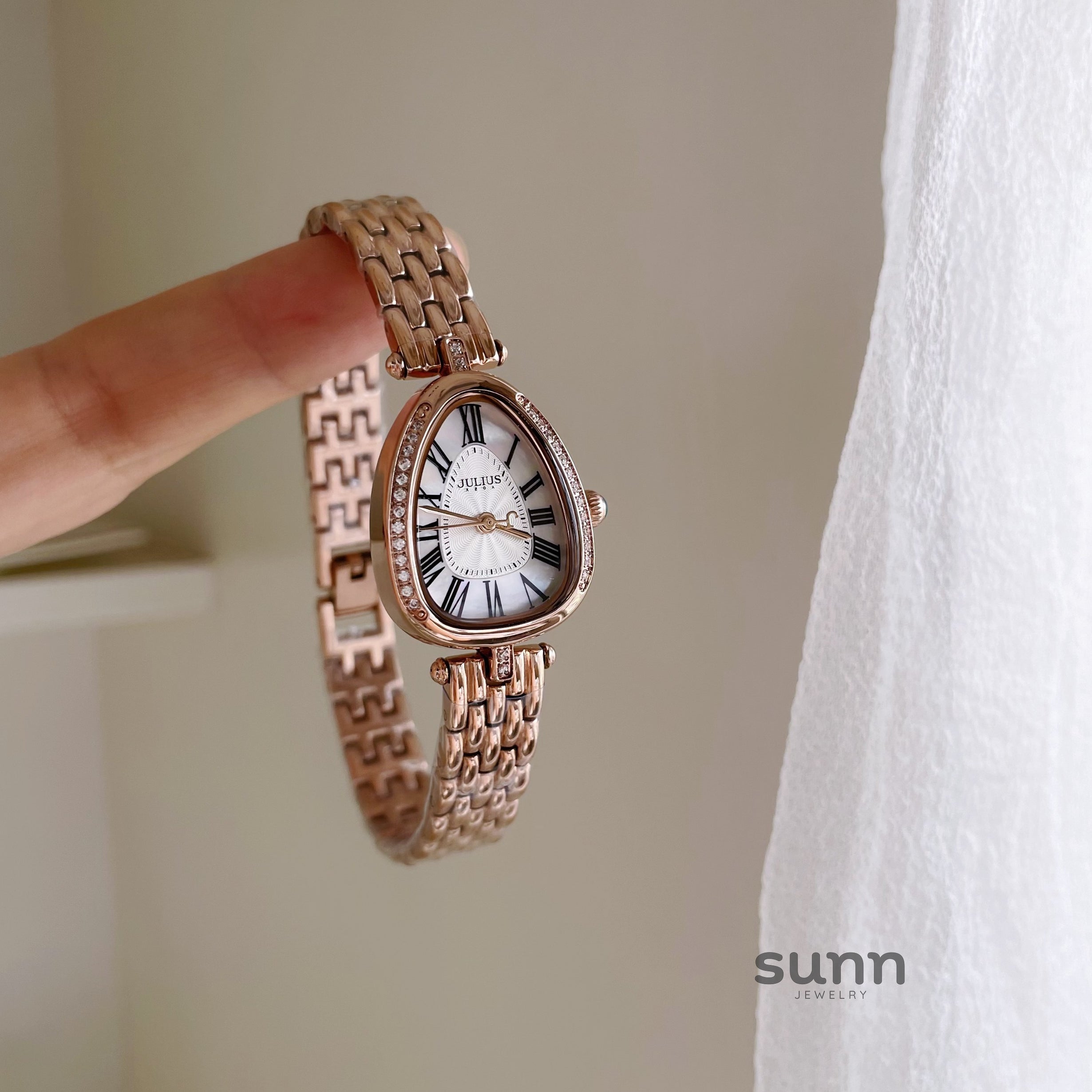 Franchesca Serpent Steel Bracelet Watch [LY0YX7HS]