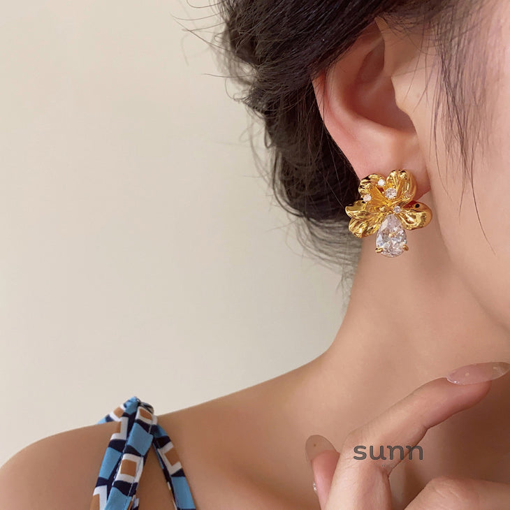 Franki Floral Crystal Earrings [IPSC5HWN]