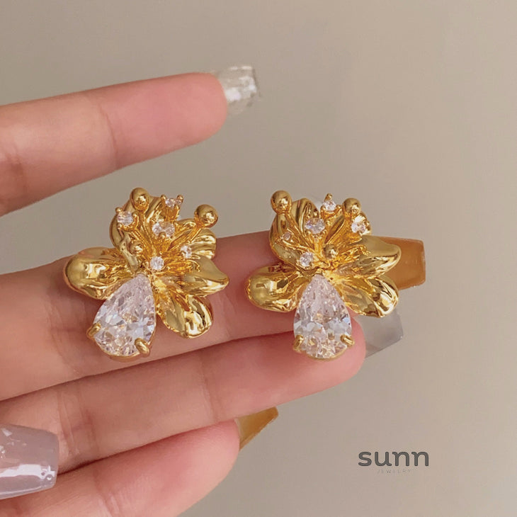 Franki Floral Crystal Earrings [5DIZCJ9I]