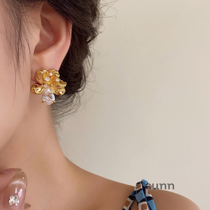 Franki Floral Crystal Earrings [IR5UDCP7]