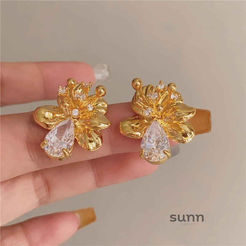 Franki Floral Crystal Earrings [UY3MQP27]