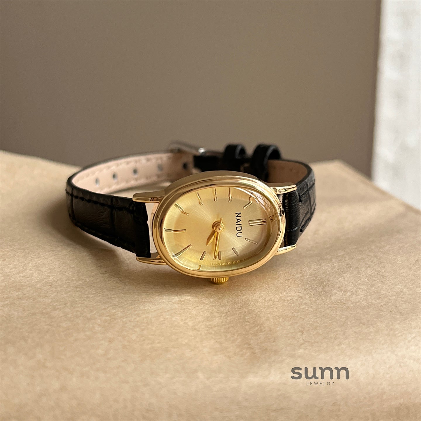 Freyja Vintage Oval Watch [LNRK3Q4Z]