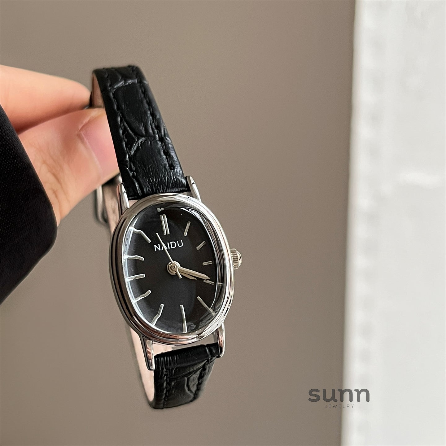 Freyja Vintage Oval Watch [7PU65H3T]