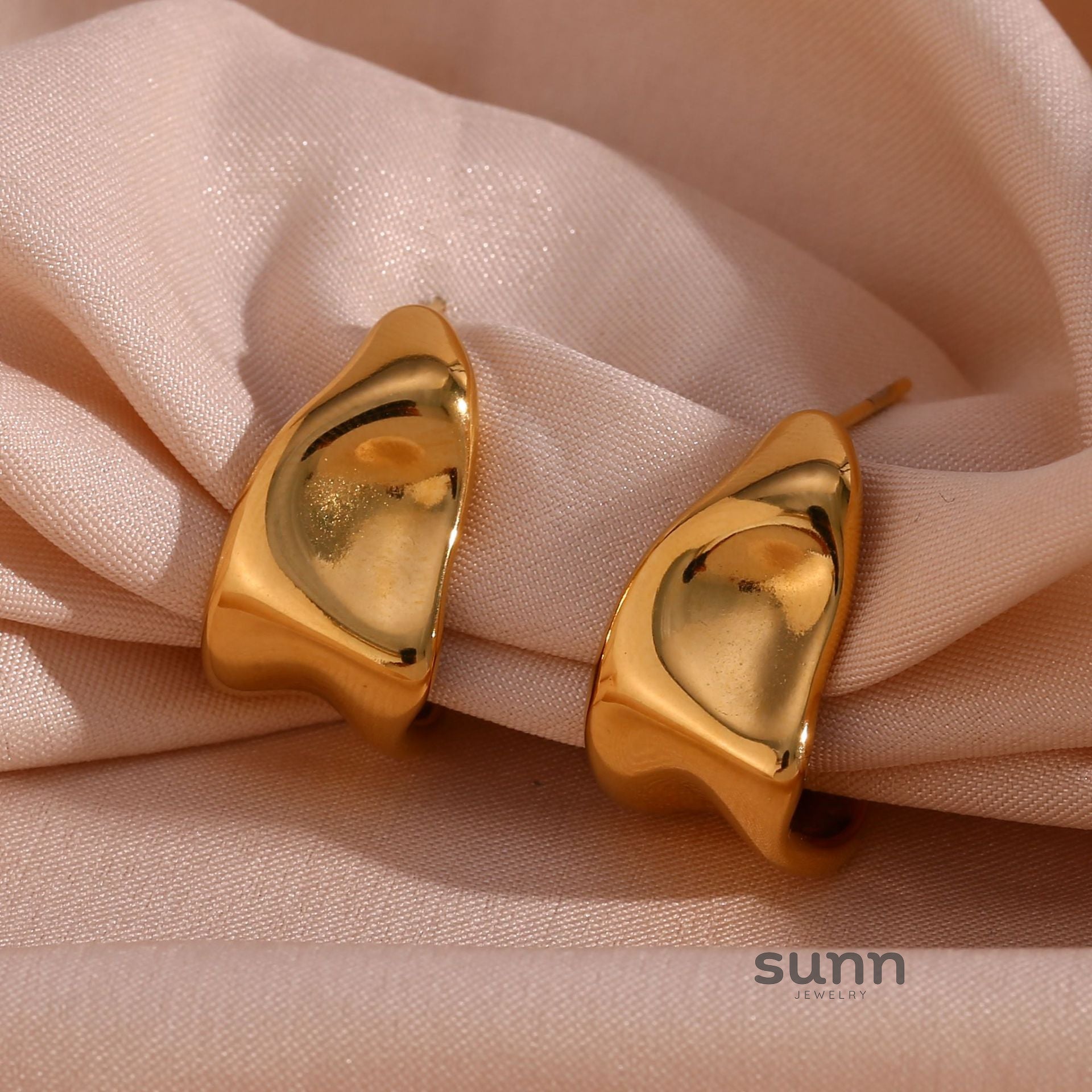 Galileah Asymmetric Foil Drop Earrings [RTU2PRDY]