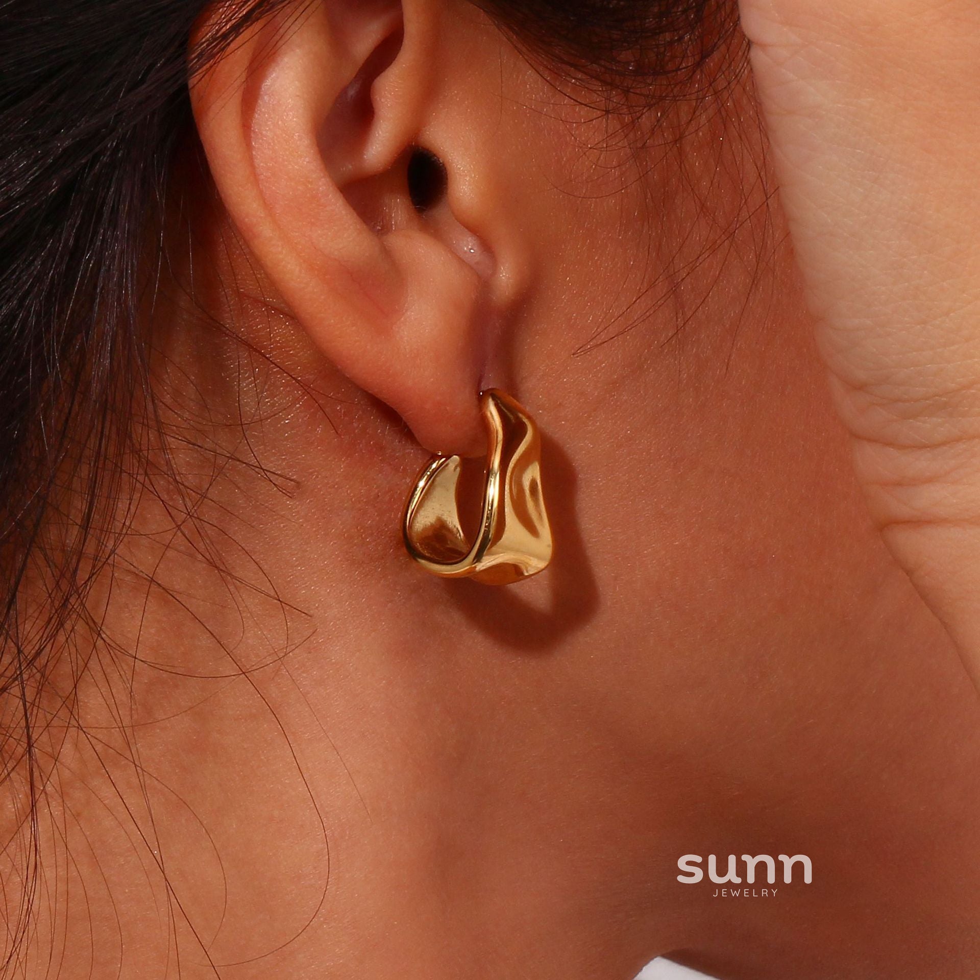 Galileah Asymmetric Foil Drop Earrings [D2MRFFVT]