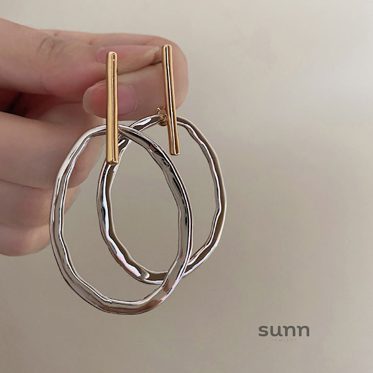 Galileah Two-Tone Oval Earrings [4WMDMUDI]
