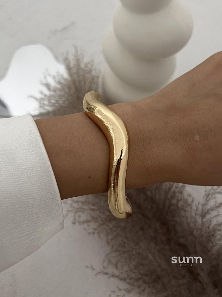 Genevieve Sculptural Metal Jewelry [PES9W6CJ]