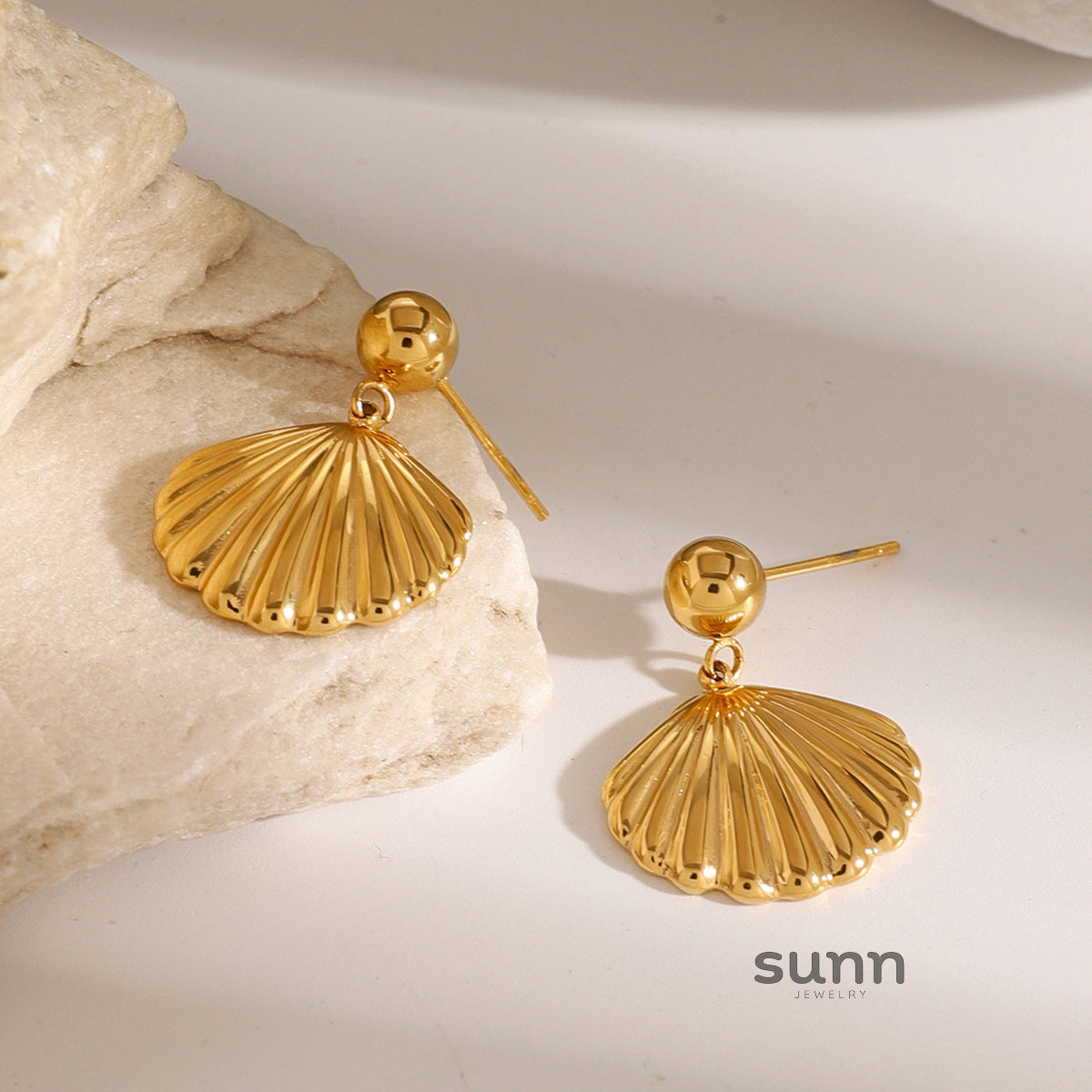 Georgina Sculptural Shell Earrings [2K5DHVPD]