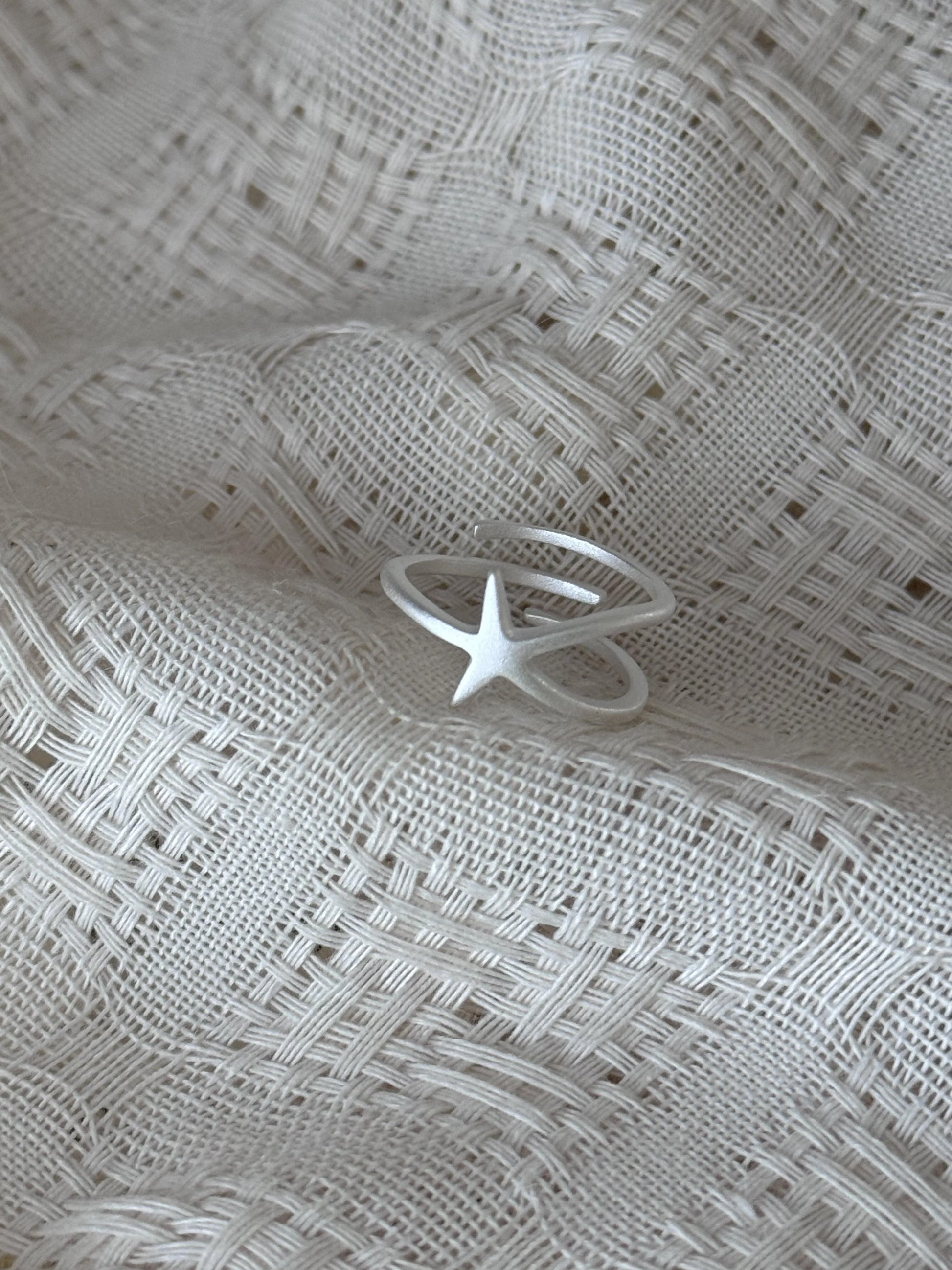 Geraldine Matte Starfish Ring