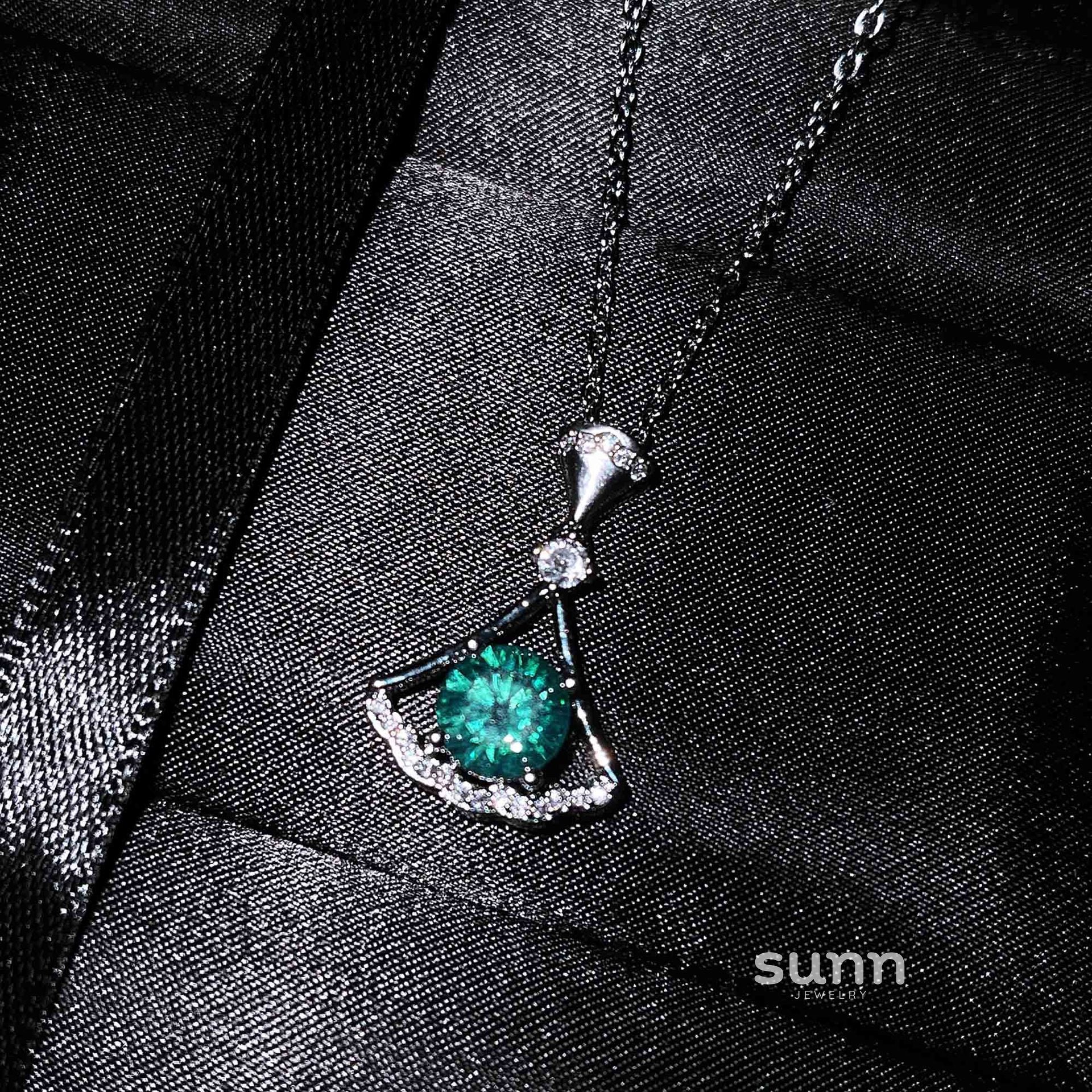 Gertrude Simulated Diamond Heart Necklace [QTQUADMY]