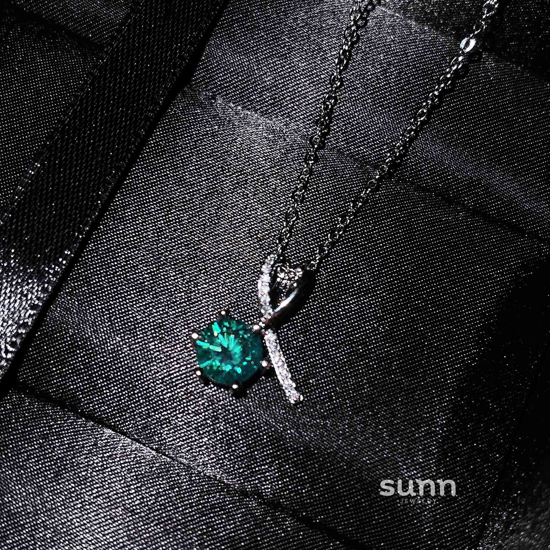 Gertrude Simulated Diamond Heart Necklace [N6C3DWFF]