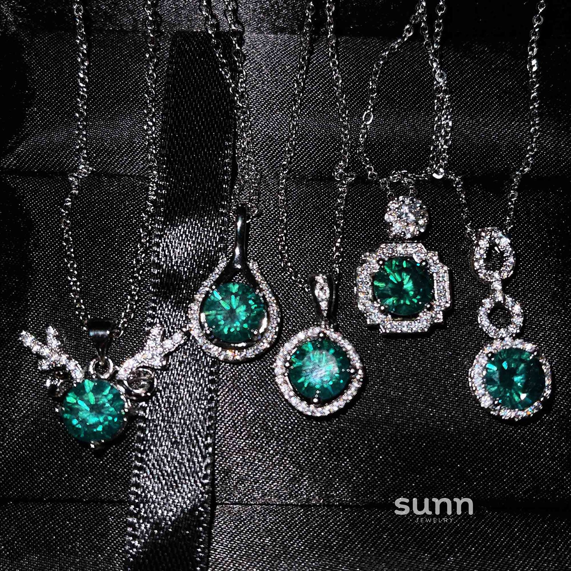 Gertrude Simulated Diamond Heart Necklace [CEP5QS8Q]