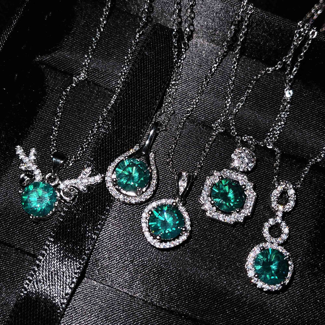 Gertrude Simulated Diamond Heart Necklace [NRAFL55P]