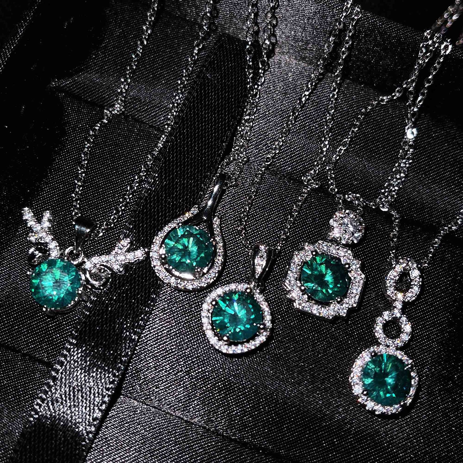 Gertrude Simulated Diamond Heart Necklace [NRAFL55P]
