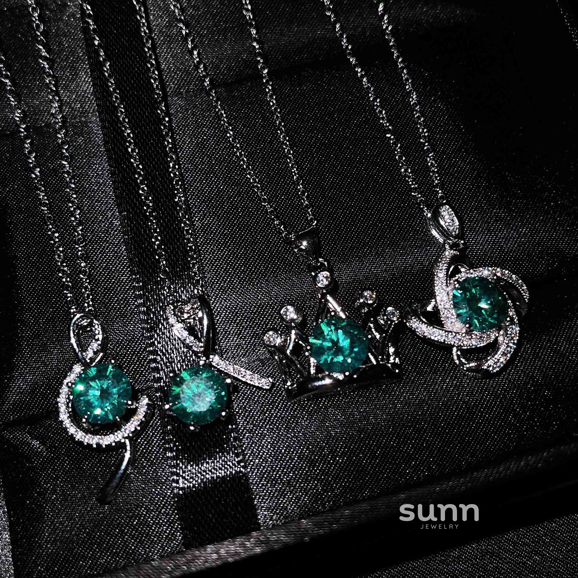 Gertrude Simulated Diamond Heart Necklace [X1E7612J]