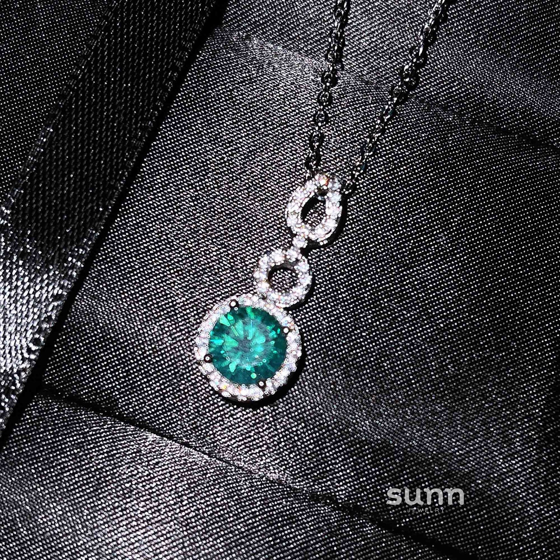 Gertrude Simulated Diamond Heart Necklace [OWLSEP9P]