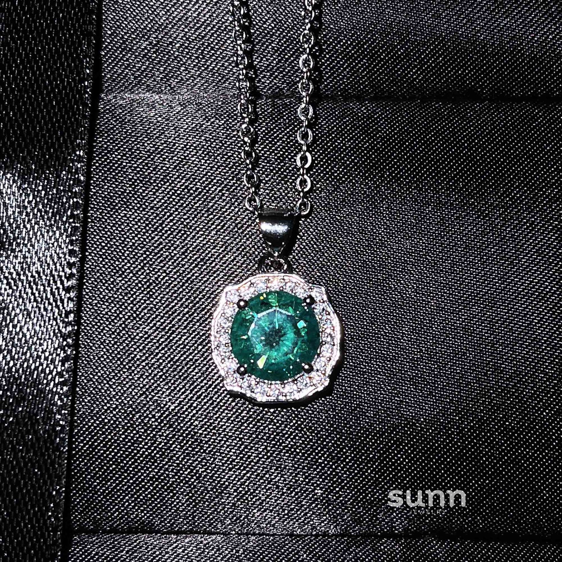 Gertrude Simulated Diamond Heart Necklace [IFX5CUCW]