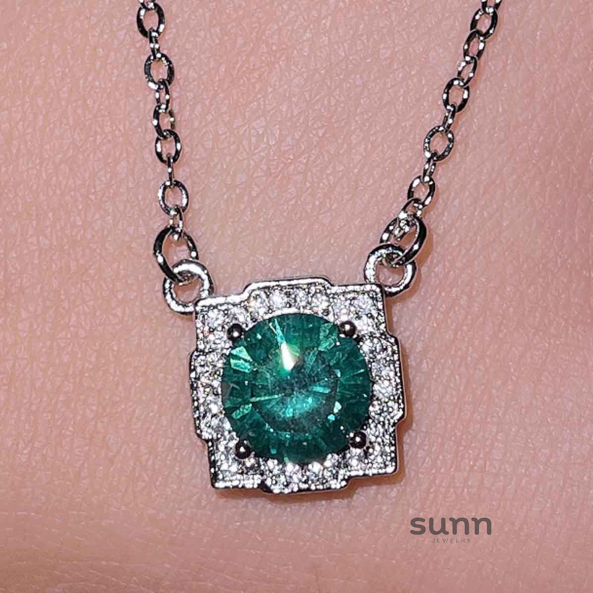 Gertrude Simulated Diamond Heart Necklace [GMT1VQG9]