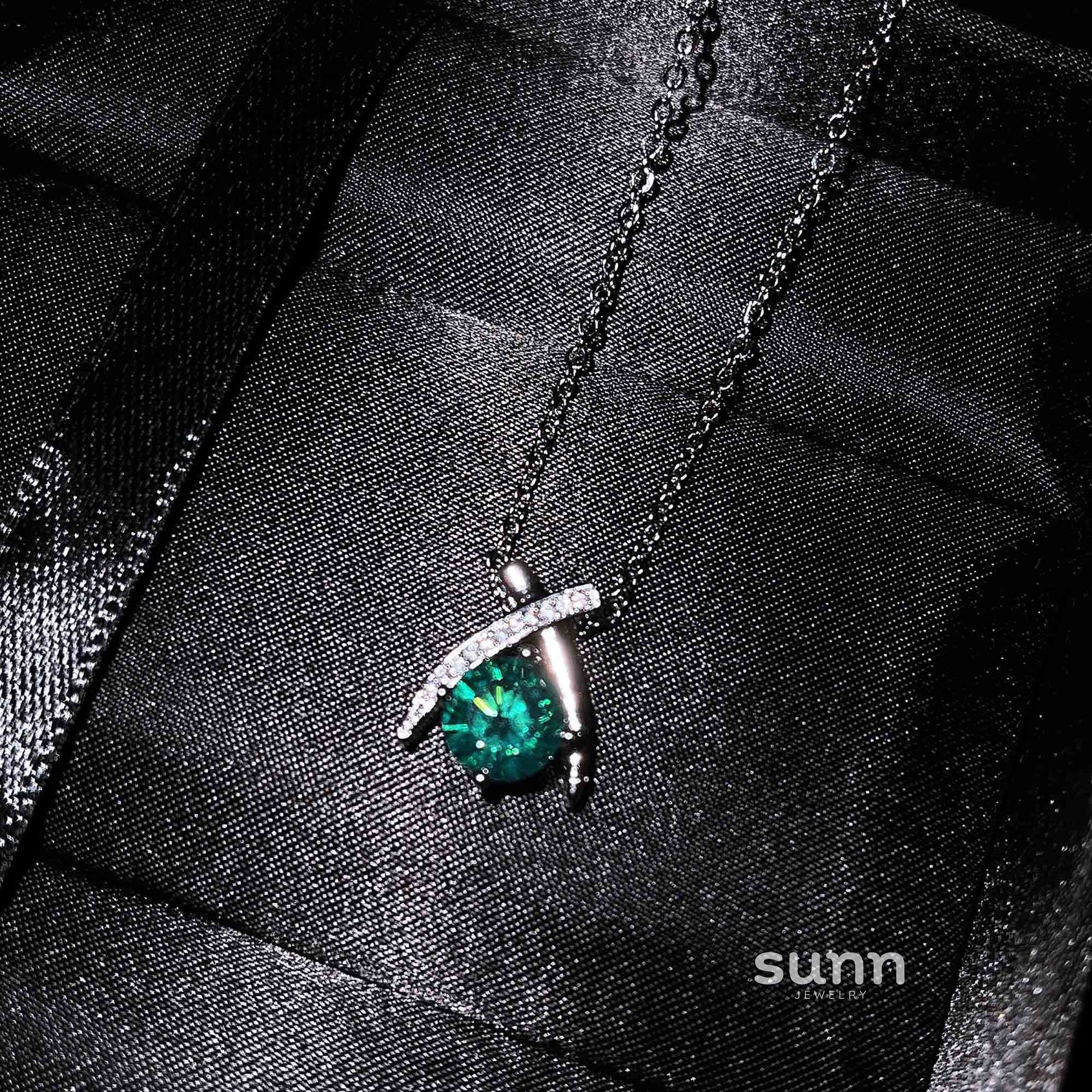 Gertrude Simulated Diamond Heart Necklace [JSWU1R95]