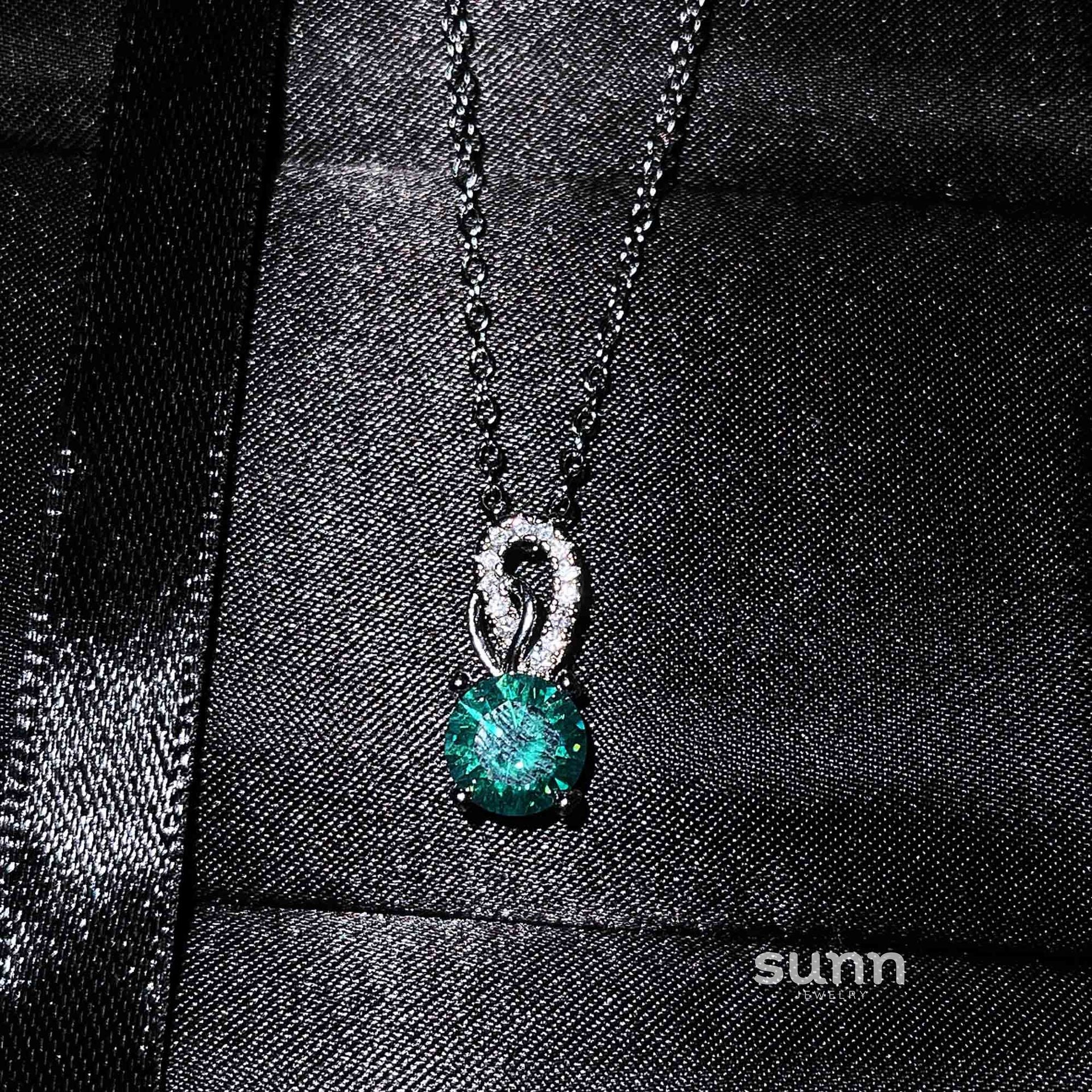 Gertrude Simulated Diamond Heart Necklace [EI1289VD]