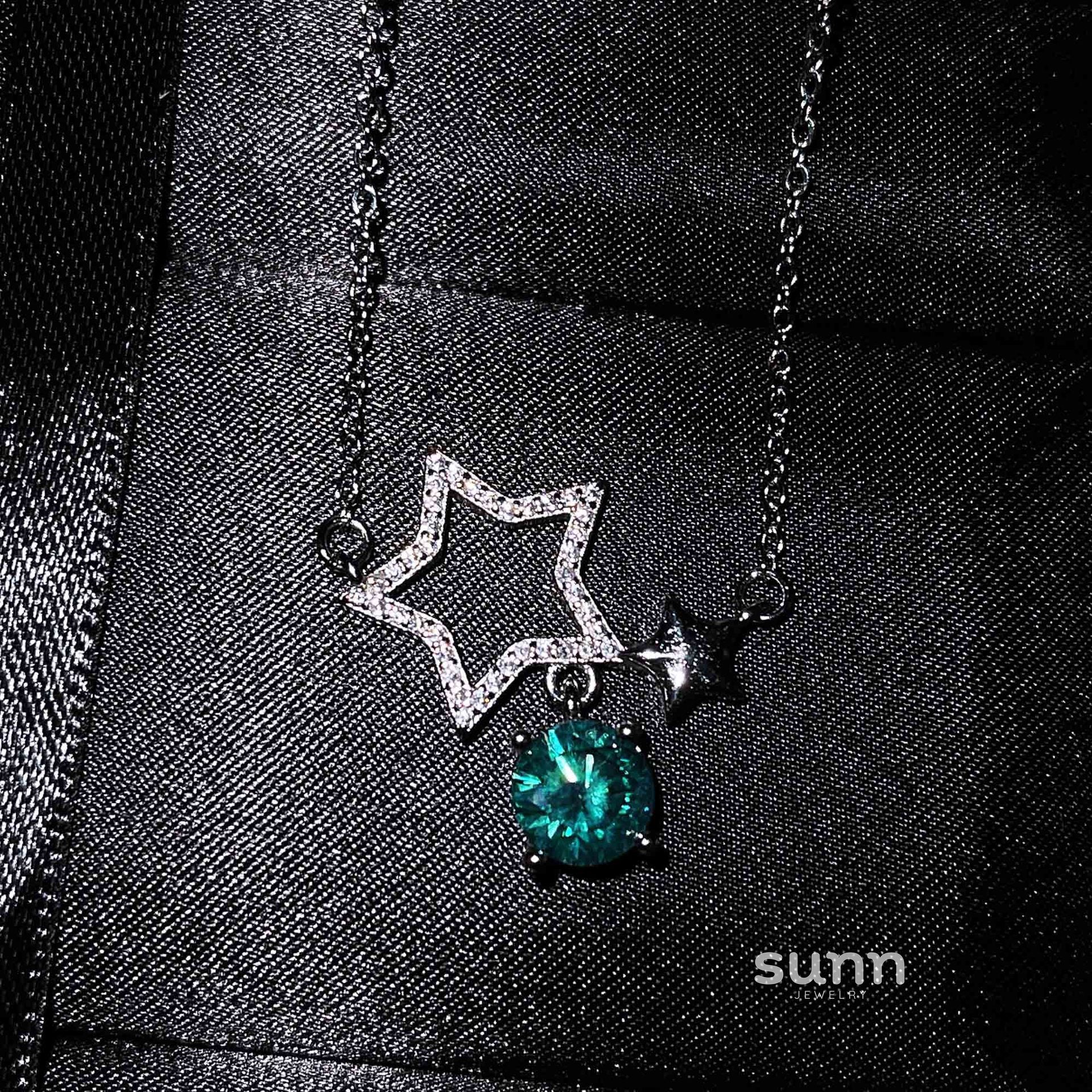 Gertrude Simulated Diamond Heart Necklace [VSTA5UAN]