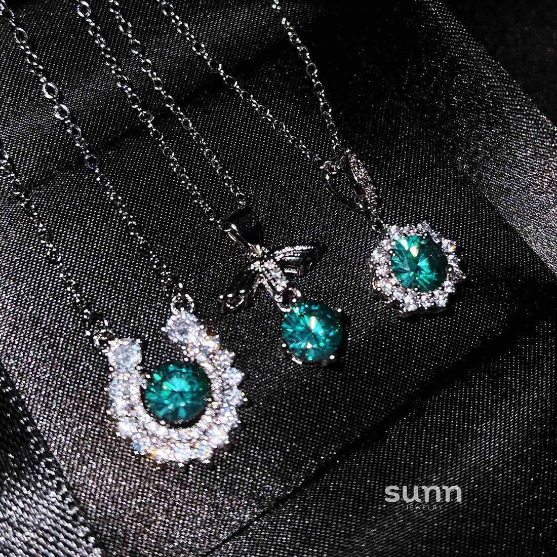 Gertrude Simulated Diamond Heart Necklace [NRAFL55P]
