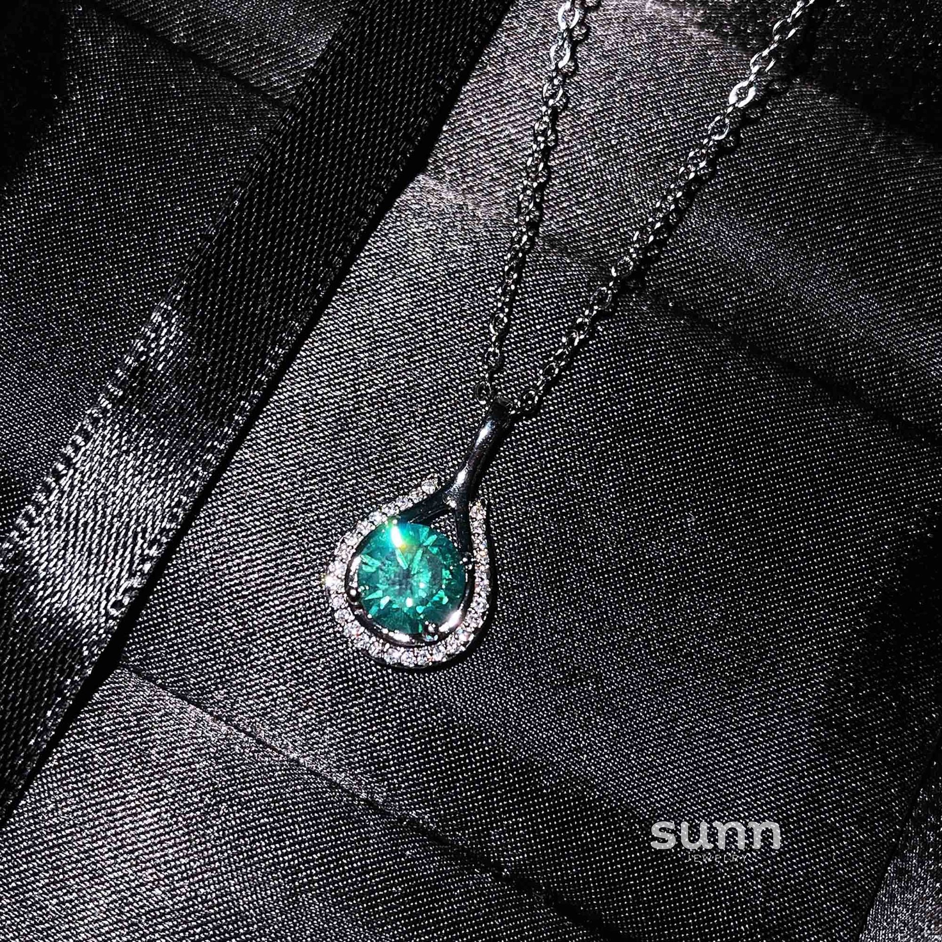 Gertrude Simulated Diamond Heart Necklace [Q2WGNLUU]