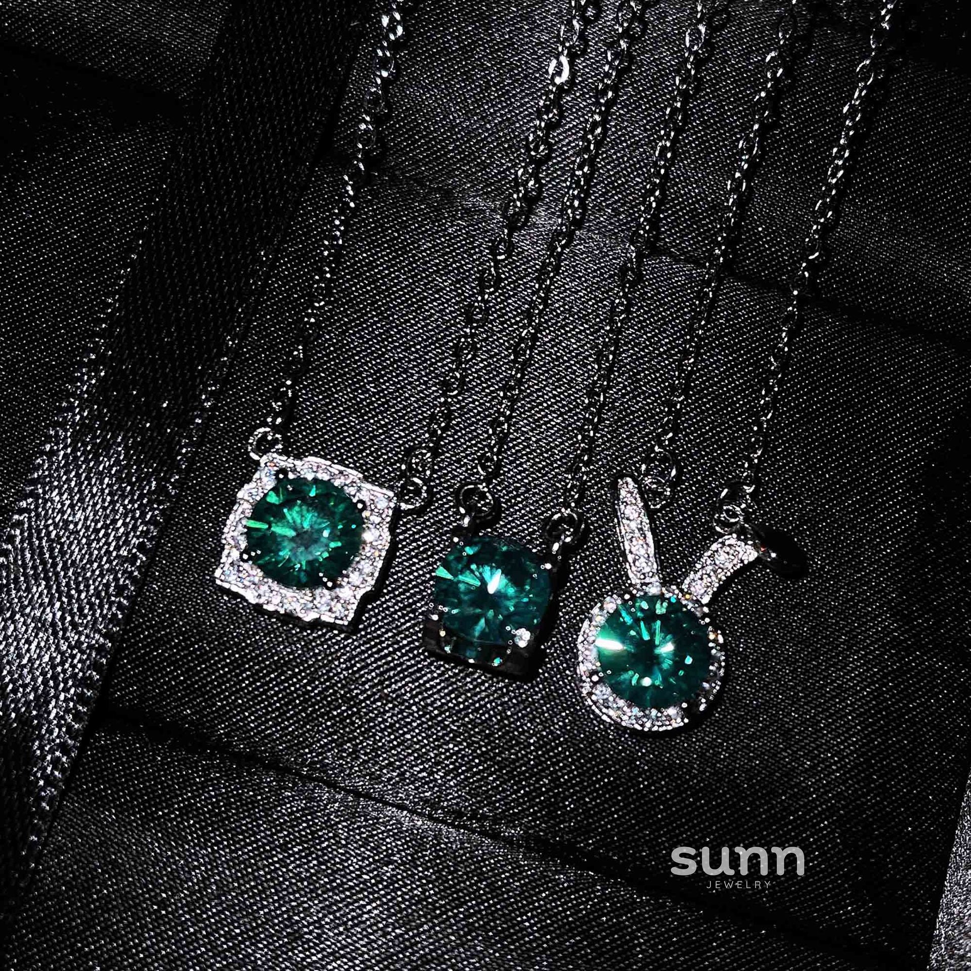 Gertrude Simulated Diamond Heart Necklace [9X969XQG]