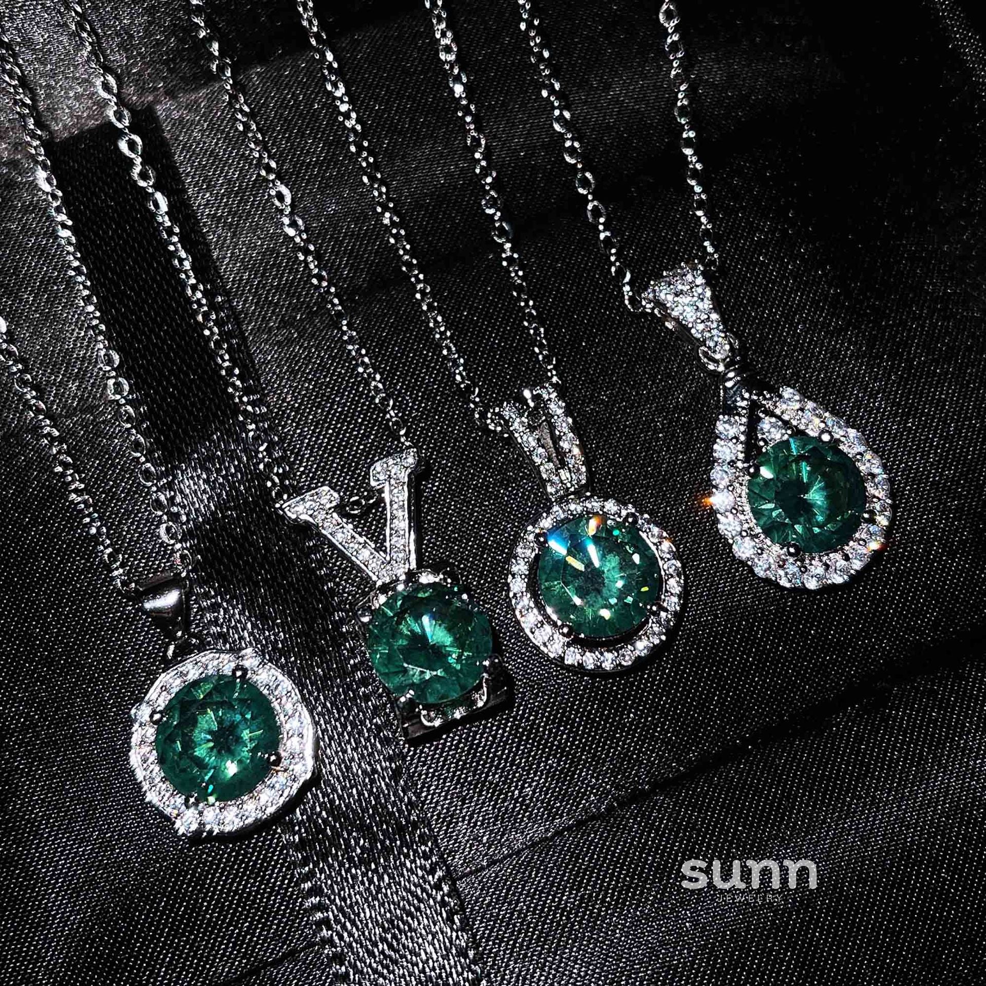 Gertrude Simulated Diamond Heart Necklace [5LPBWI3L]