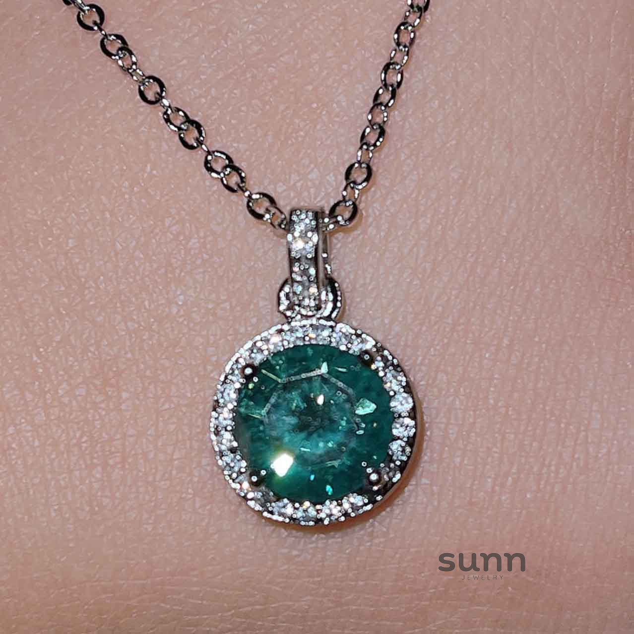 Gertrude Simulated Diamond Heart Necklace [KGHG330V]