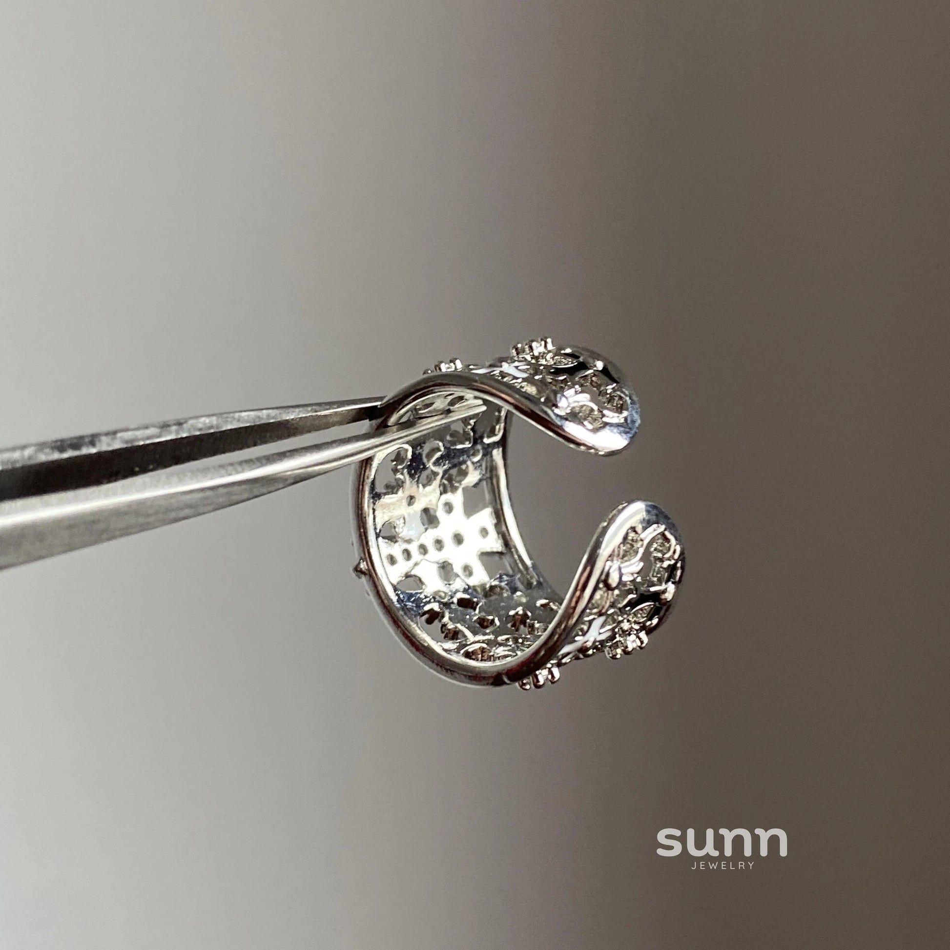 Gia Vintage Cross Ring